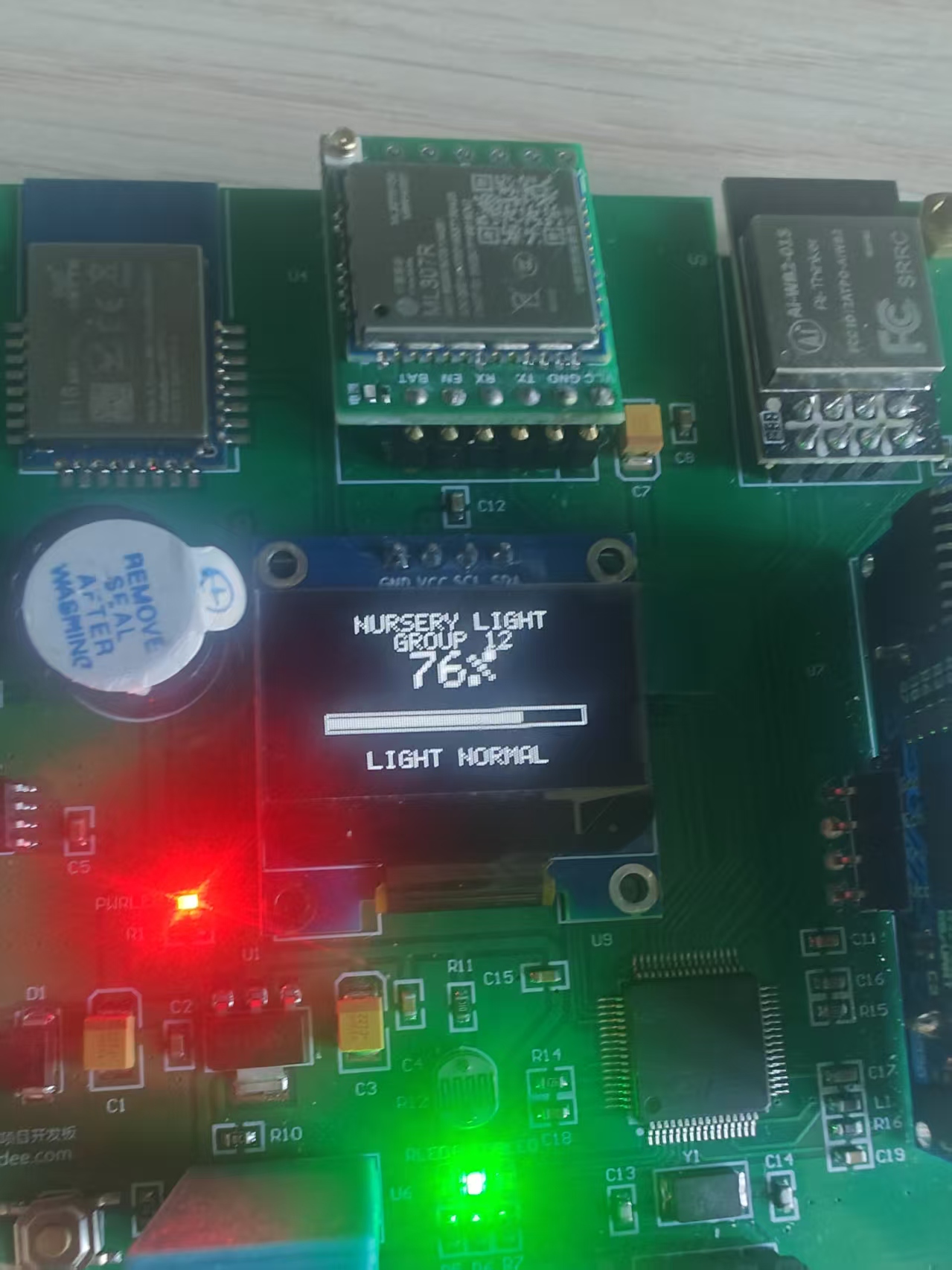 STM32 OLED 第2页:光照界面,百分比大号数字 + 横向进度条直观显示当前光照强度